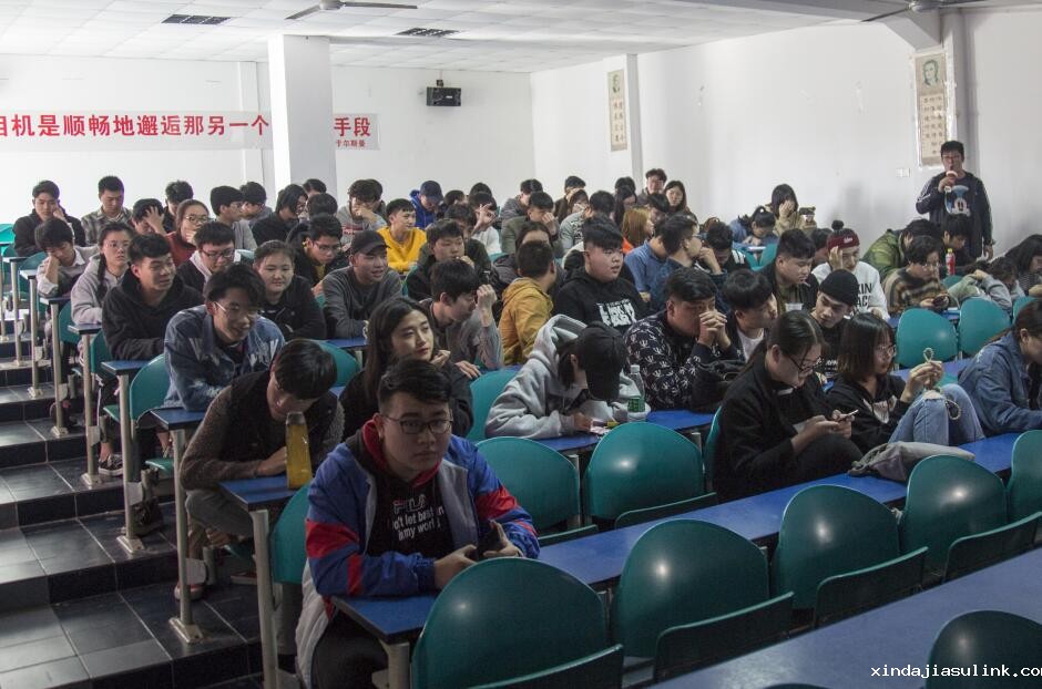 同学候场.jpg